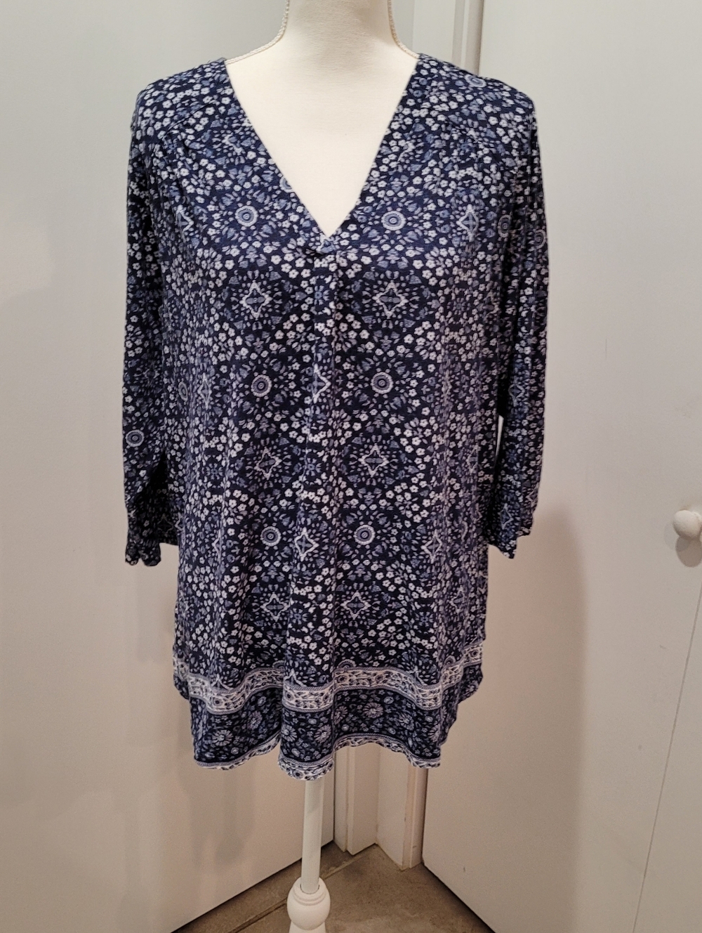 Lucky Brand 2X Navy Blue And White Floral Ladies Blouse